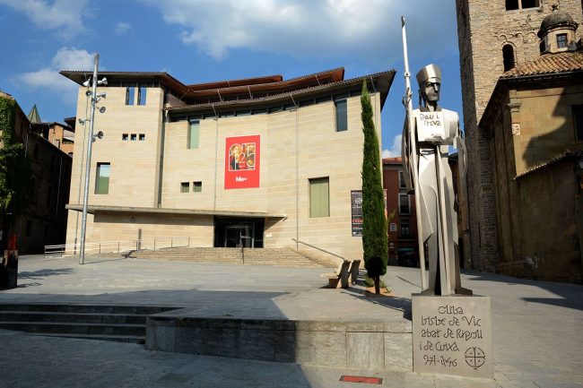 Vic.- Museu Episcopal de Vic (MEV) inaugurat el 2002 com successor del que va ser creat l’any 1891 contínua la tasca de conservar, estudiar i difondre els seus fons (8/2018)
