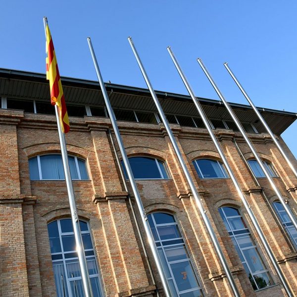 Vic.- Fàbrica de Sucre, S. XIX d'estil modernista en forma de U, destaca per la seva xemeneia cònica. Actualment acull diverses institucions i activitats culturals (6/2020)