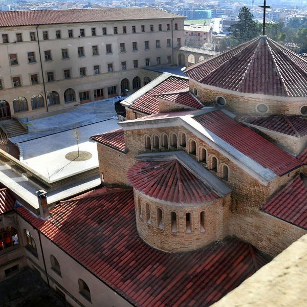 Vic.- Seminari Conciliar construït entre 1944/1947. Cobertes de l'església des de la torre-mirador (2/2020)
