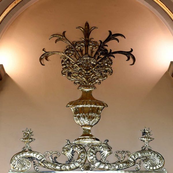 Lleida.- Casa de la Vila, S. XIII/XIX. Sala de sessions. Decoració de la porta interior (9/2020)