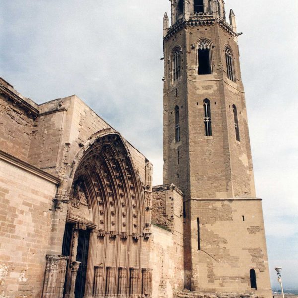 Lleida.- Seu Vella, S. XII a XV d'estil romànic i gòtic. Campanar gòtic que supera els 60 Mts. d'alçada de planta octogonal de dos cossos (3/1996)