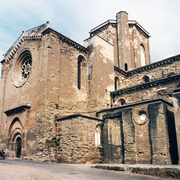 Lleida.- Seu Vella, S. XII a XV d’estil romànic i gòtic. Porta de Sant Berenguer del S. XII es la més antiga i està oberta a la façana nord (5/1996)