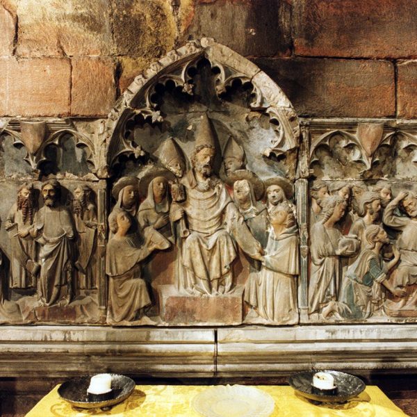 Lleida.- Església de Sant Llorenç, S. XII d'estils romànic i gòtic. Retaule gòtic de pedra policromada, obra anònima del S. XIV (5/2000)