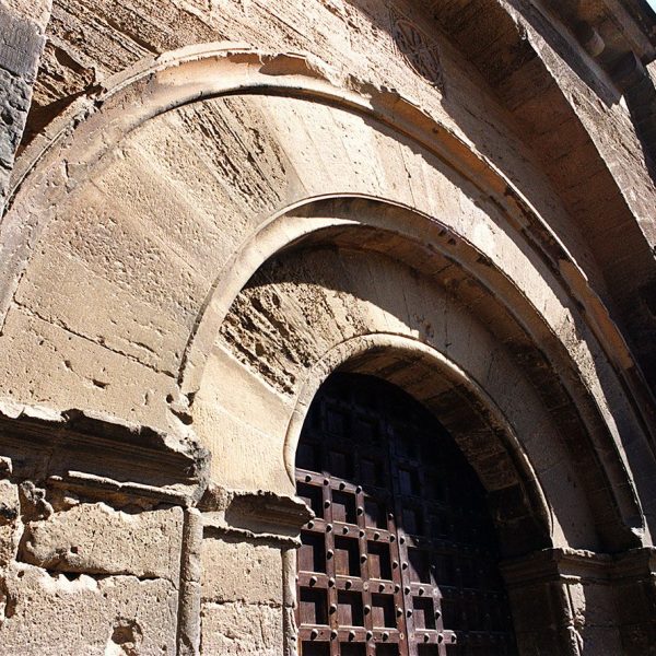 Lleida.- Seu Vella, S. XII a XV d’estil romànic i gòtic. Porta de Sant Berenguer, S. XII amb arquivoltes, apuntada l'exterior i de mig punt les interiors (5/2000)
