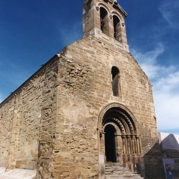 Lleida.- Església romànica de Sant Martí, S. XIII. Destaca la portalada traslladada de la parròquia del Tormillo de Osca (5/2000)