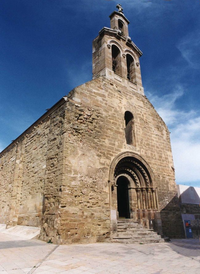 Lleida.- Església romànica de Sant Martí, S. XIII. Destaca la portalada traslladada de la parròquia del Tormillo de Osca (5/2000)