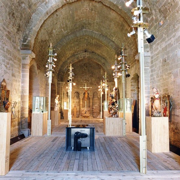 Lleida.- Església romànica de Sant Martí, S. XIII d'una sola nau que fins l'any 2007 va albergar la seu del Museu Episcopal de Lleida (5/2000)