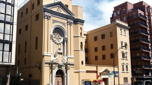 Lleida.- Església i comunitat Cor de Maria construïda en forma de "U" sobre les restes de la muralla i de l'antic convent dels Antonians del S. XIV (5/2000)