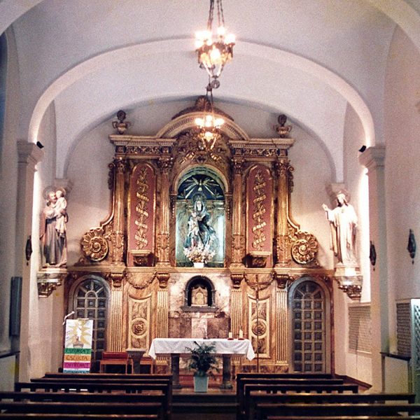 Lleida.- Església d'una nau amb la coberta sostinguda per arcs torals de perfil rebaixat units per voltes perpendiculars (4/1992)