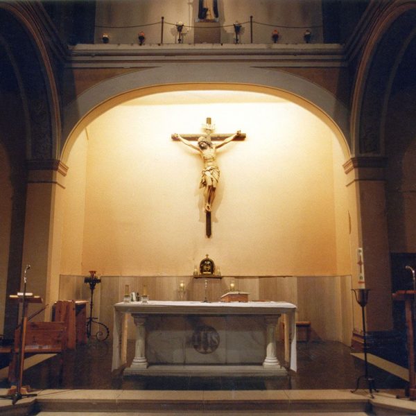 Lleida.- Església renaixentista de Sant Antoni Abat o de la Sang. Vista del presbiteri i de l'altar (5/2000)