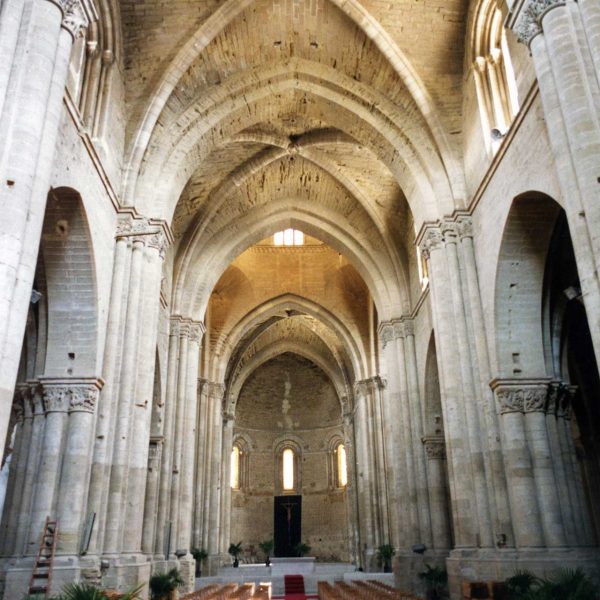 Lleida.- Seu Vella, S. XII a XV d’estil romànic i gòtic de planta basilical de tres naus en forma de de creu llatina i coberta amb volta de creueria (5/2000)