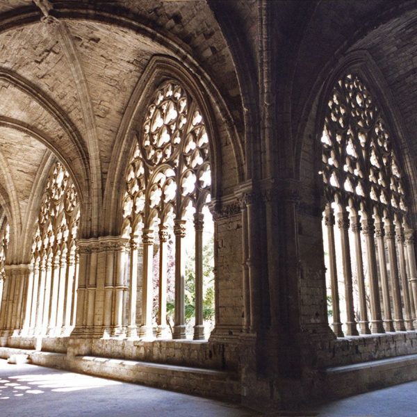 Lleida.- Seu Vella, S. XII a XV d’estil romànic i gòtic. Claustre del S. XIII de quatre galeries d'arcs ogivals de fina traceria cobertes amb volta d'aresta (5/2000)
