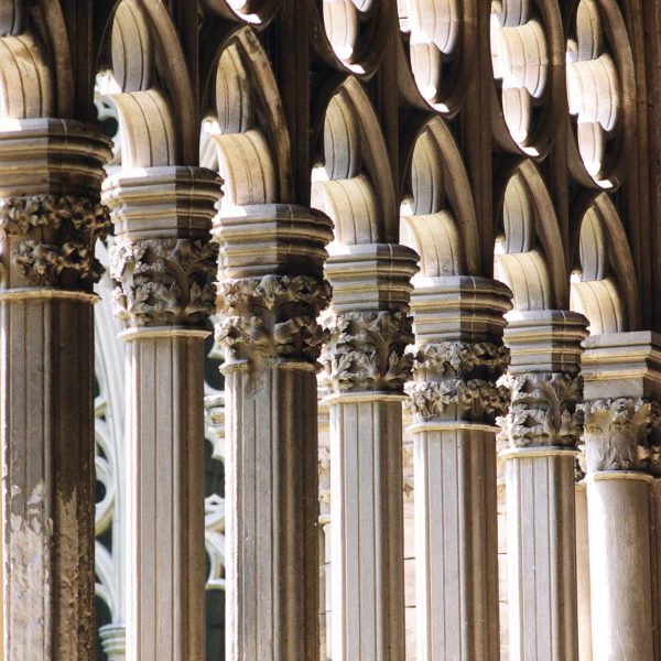 Lleida.- Seu Vella, S. XII a XV d’estil romànic i gòtic. Claustre del S. XIII de quatre galeries d'arcs ogivals de fina traceria tots diferents (5/2000)