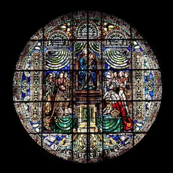 Lleida.- Seu Nova, barroca/neoclàssica del S. XVIII. Rosassa de vitralls de la façana principal (9/2020)