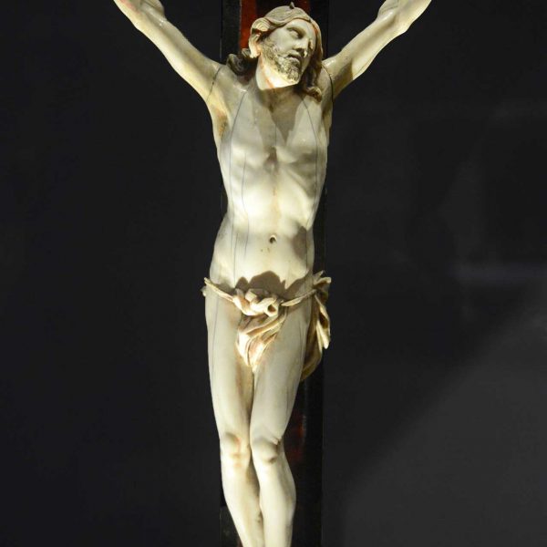 Lleida.- Seu Nova. Crist crucificat d'ivori del S. XVIII (obrador francoflamenc) (Museu de Lleida) (9/2018)