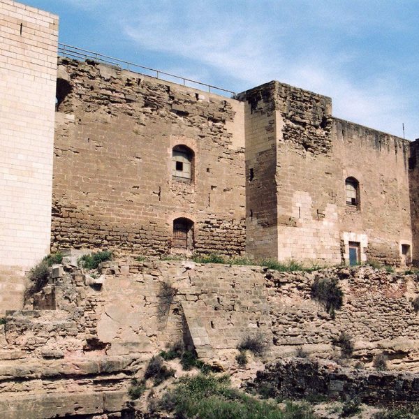 Lleida.- Castell del Rei amb un conjunt de fortificacions dels S. XIII a XIX. Galeria meridional o sala noble del S. XIII en una fotografia del 1992