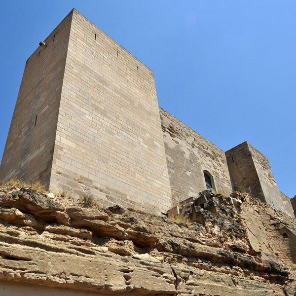 Lleida.- Castell del Rei amb un conjunt de fortificacions dels S. XIII a XIX. Galeria meridional o sala noble del S. XIII una vegada restaurada (7/2011)