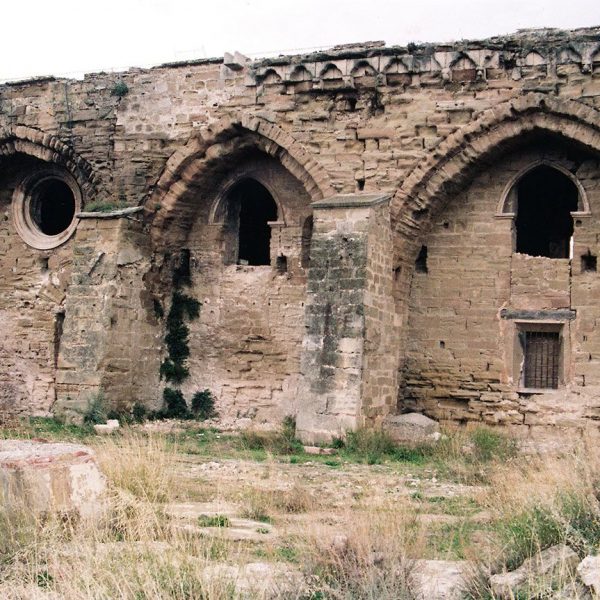 Lleida.- Castell del Rei. Galeria meridional o sala noble del S. XIII en una fotografia del 1992.