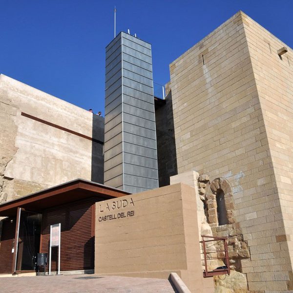 Lleida.- Castell del Rei. Galeria meridional o sala noble del S. XIII una vegada restaurada que acull el "Centre d'Interpretació de la Suda" (7/2011)