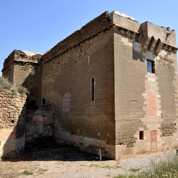 Lleida.- Castell de Gardeny, romànic del S. XIII construït pels templers dels que s'han conservat l'església i aquesta Torre habitació (5/2010)