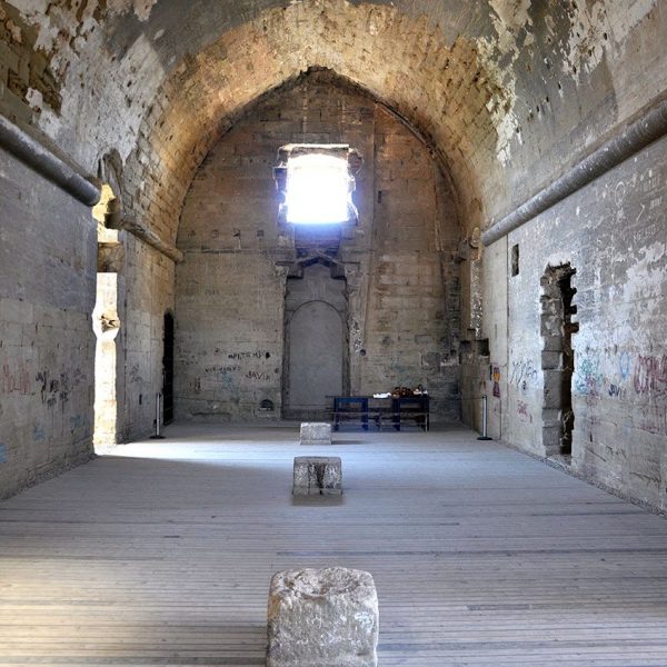 Lleida.- Castell de Gardeny, romànic del S. XIII construït pels templers. Menjador i refetor cobert amb volta apuntada (5/2010)