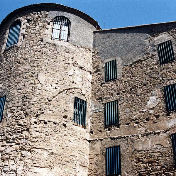 Lleida.- Parador de Lleida ubicat a l'antic convent barroc del Roser, S. XVII. Absis de l'església en una fotografia prèvia a la conversió en Parador (5/2000)