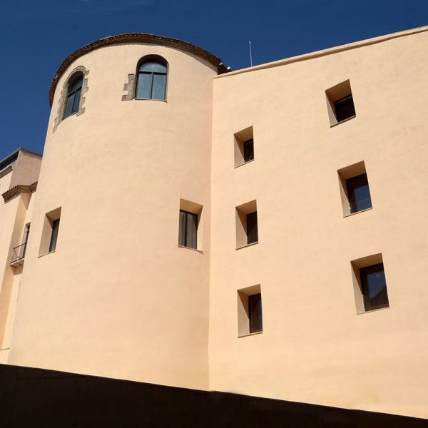 Lleida.- Parador de Lleida ubicat a l'antic convent barroc del Roser, S. XVII. Absis de l'església una vegada reformat com Parador (9/2018)