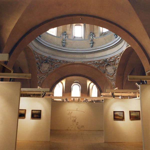 Lleida.- Parador de Lleida ubicat a l'antic convent barroc del Roser, S. XVII. Part superior de l'església barroca del S. XVIII amb cúpula anterior a la reforma (5/2000)