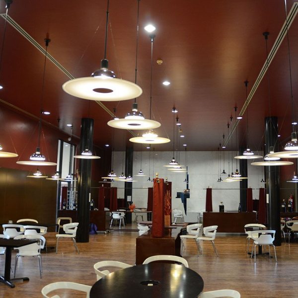 Lleida.- Universitat que ocupa el Seminari Vell. Antiga capella convertida en la cafeteria de la universitat (9/2018)