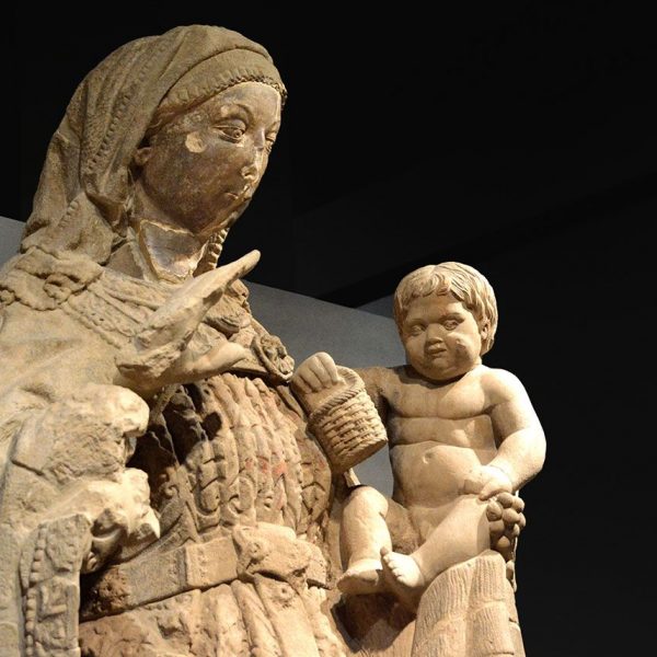 Lleida.- Mare de Déu dels S. XV retirada de la façana de l'Hospital de Santa Maria l'any 2006 per ser restaurada. Ara està exposada al Museu de LLeida (9/2018)