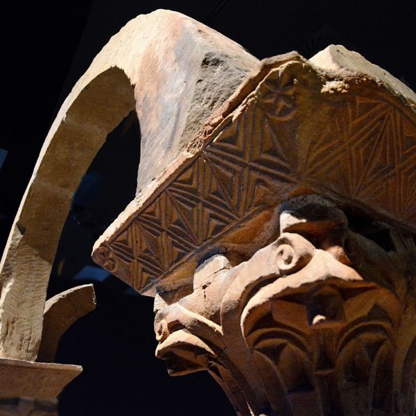 Lleida.- Museu de Lleida. Baptisteri visigòtic de Bovalar procedent de l'església paleocristiana de Bovalar format per un baldaquí i una piscina (S. IV dC.) (9/2018)