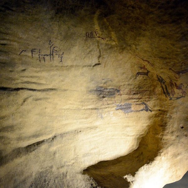 Lleida.- Museu de Lleida. Reproducció de pintures rupestres de El Cogul datades del 10.000 a 6.500 anys aC. (9/2018)