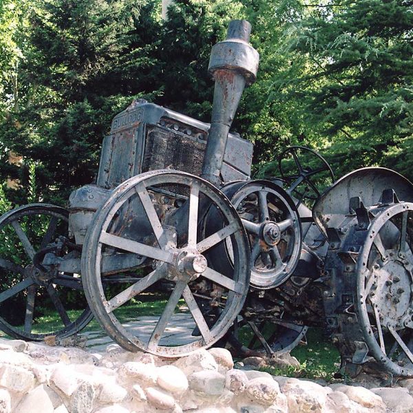 Lleida.- Camps Elisis del S. XX. Parc urbà a l'estil dels jardins francesos propers als ideals Versallescs o del romanticisme anglès (4/1992)