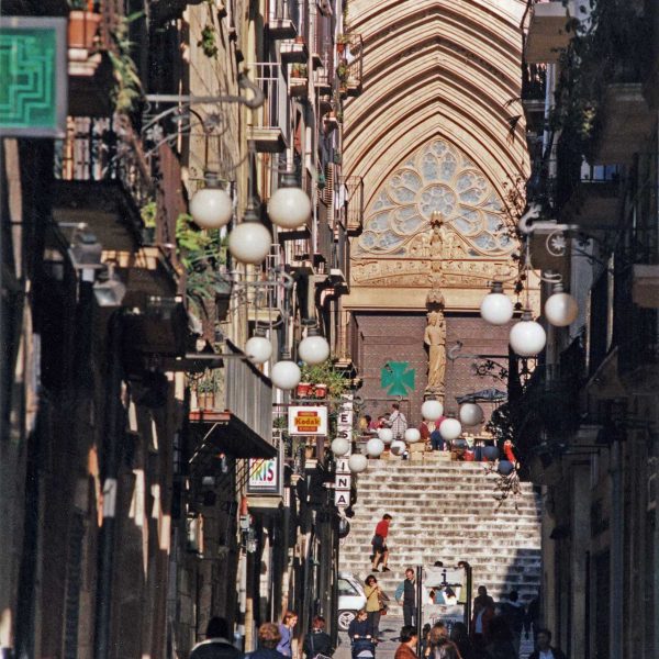 Tarragona.- Carrer Major i al fons la Catedral (11/1998)