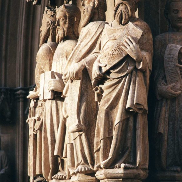 Tarragona.- Catedral de Santa Maria S. XII/XIV d’estils romànic i gòtic. Laterals de la porta decorades amb escultures d’apòstols i profetes (11/1998)