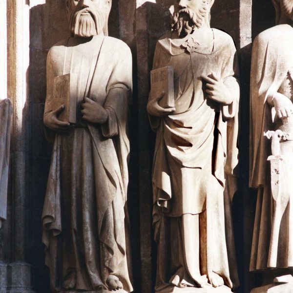 Tarragona.- Catedral de Santa Maria S. XII/XIV d’estils romànic i gòtic. Laterals de la porta decorades amb escultures d’apòstols i profetes (9/1998)