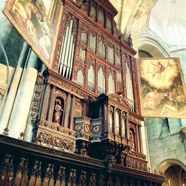 Tarragona.- Catedral de Santa Maria. Orgue barroc del S. XVI projectat l’any 1560 per Mossèn Jaume Amigó (4/1999)