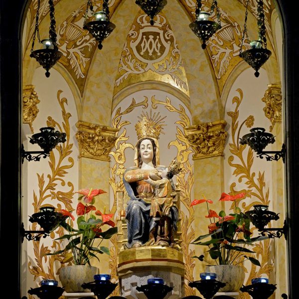 Tarragona.- Catedral de Santa Maria. Capella Mare de Déu del Claustre, S. XVI/XVII amb una talla de fusta policromada dels S. XIII/XIV (12/2017)