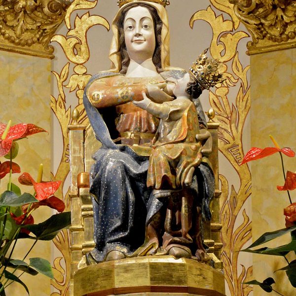 Tarragona.- Catedral de Santa Maria. Capella Mare de Déu del Claustre, S. XVI/XVII amb una talla de fusta policromada dels S. XIII/XIV (12/2017)