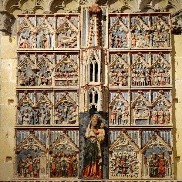 Tarragona.- Catedral de Santa Maria. Capella dels Sastres del S. XV amb un retaule d’alabastre policromat del 1368 amb escenes del Nou Testament (12/2017)