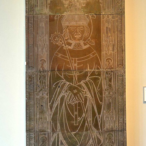 Tarragona.- Catedral de Santa Maria. Làpida sepulcral de l’Arquebisbe Pere Sagarriga (Museu Marès) (11/2014)