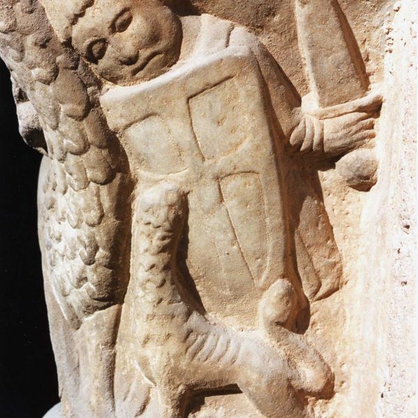 Tarragona.- Catedral de Santa Maria. Claustre dels S. XII/XIII amb una variada temàtica esculpida en els capitells de tipus humà, vegetal o animal (11/1998)