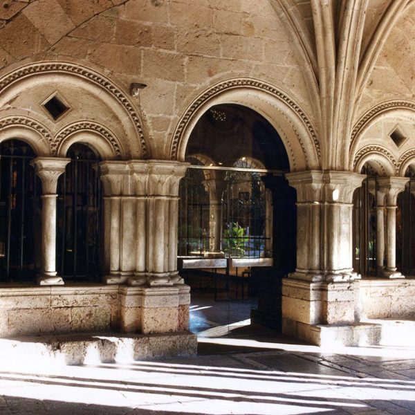 Tarragona.- Catedral de Santa Maria. Sala del Museu Diocesà ubicat a la Capella del Corpus Christi o antiga sala capitular del S. XIII (9/1998)