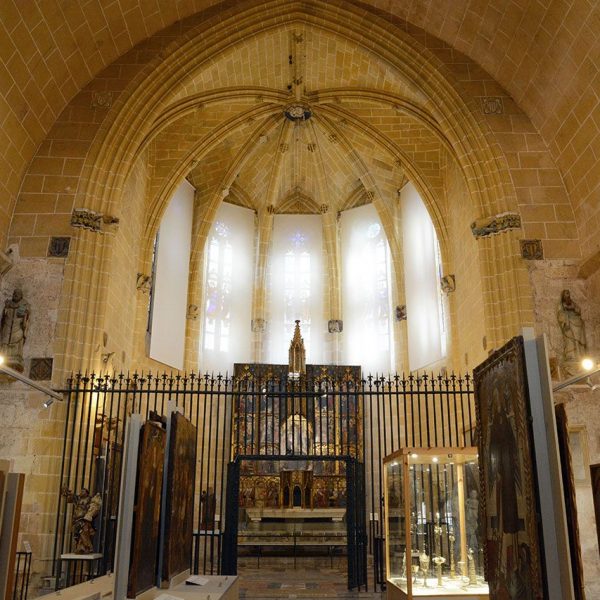 Tarragona.- Catedral de Santa Maria. Capella del Corpus Christi o antiga aula capitular a la que se li va afegir un absis en el S. XIV (11/2017)