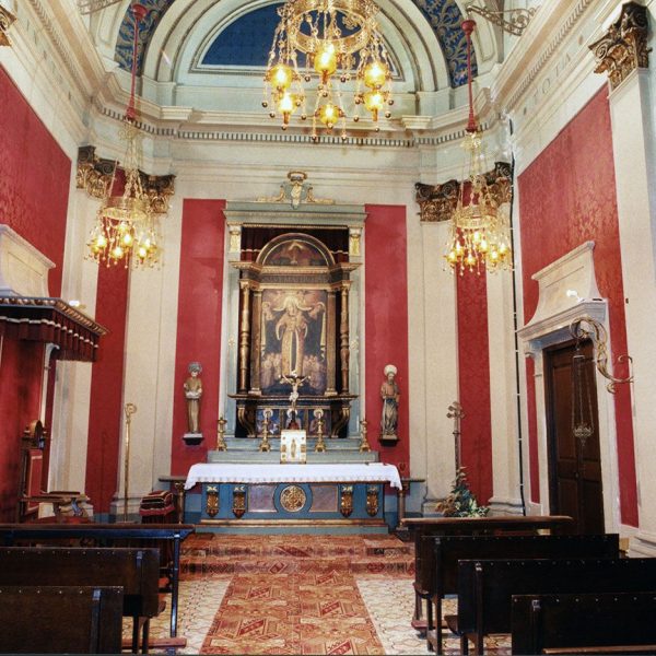 Tarragona.- Palau de l’Arquebisbe. Capella on hi destaca una pintura barroca possiblement traslladada d’algun orfenat amb la llegenda “Salve Mater Orfa” (12/1998)