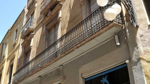 Tarragona.- Casa d’en Tomàs Brull seu de la Reial Stat. Arqueològica Tarraconense. Hi destaca el gran vestíbul i escala al primer pis (7/2012)