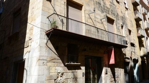 Tarragona.- Casa de l’Abat de Poblet del S. XIX de planta baixa i dos pisos. A l’interior conserva l’antiga disposició conventual (3/2018)