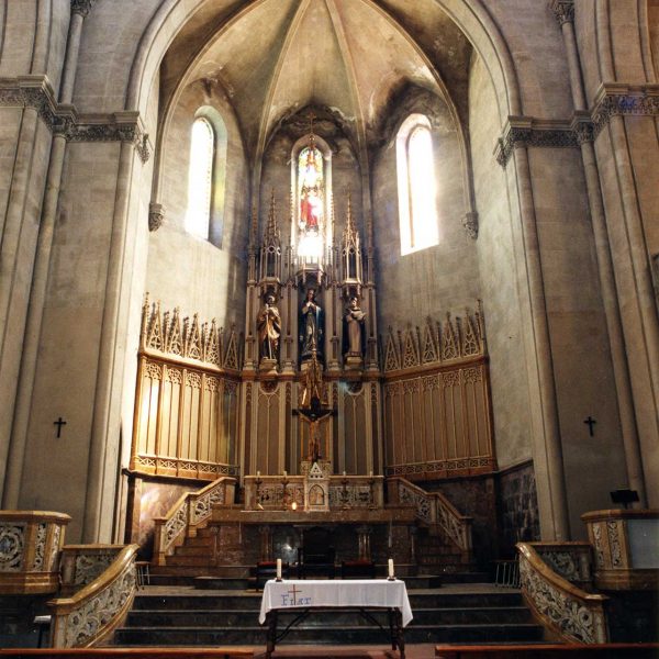 Tarragona.- Capella Major del Seminari Pontifici, XIX d’una nau amb coberta de volta amb transsepte i absis poligonal (6/1999)