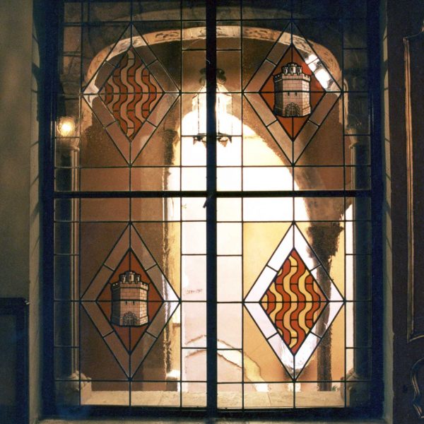 Tarragona.- Casa Castellarnau, S. XIV/XV/XVIII (Seu del Museu d’Història). Elements decoratius abarrocats que omplen les estances de la casa (6/1999)