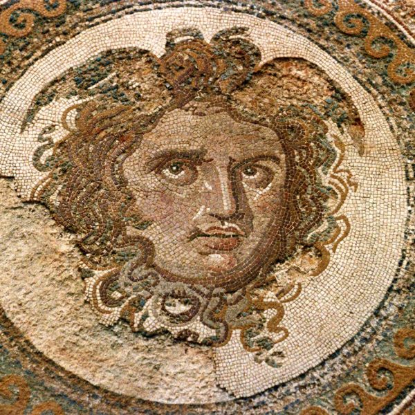 Tarragona.- Museu Arqueològic Nacional, S. XX. Mosaic de la Medusa, S. II dC. inspirat en el mite de Perseu (9/1998)